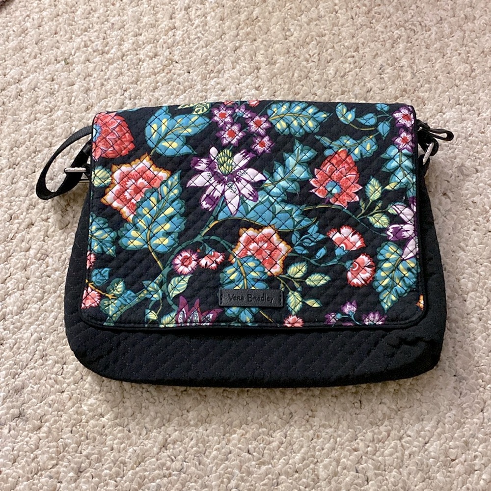 Vera Bradley turnabout crossbody in Vines Floral